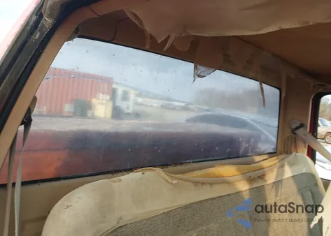 1988 Chevrolet Gmt-400 C1500 из США, поврежденный, VIN 2GCDC14H0J1157192